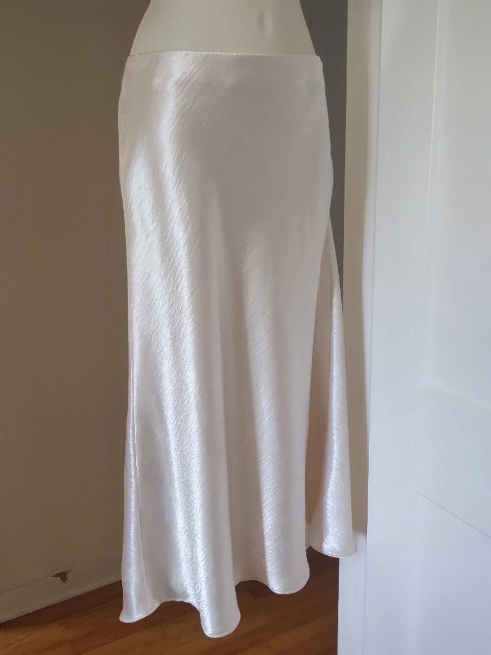 Banana Republic Satin Midi Skirt Beige - Size 8